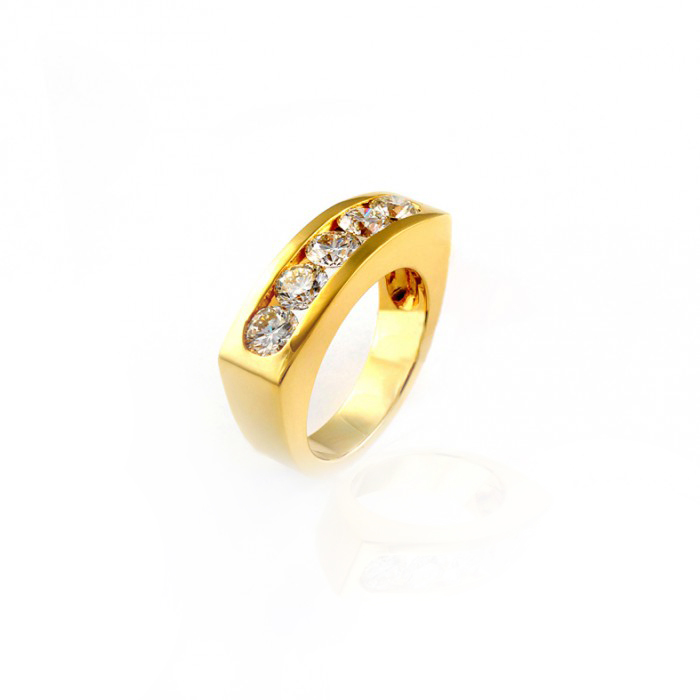 R012 Gult gull Ring med 2,10 ct diamanter