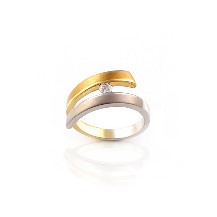 R015 Биколор кольцо с 0,13 ct бриллиант.