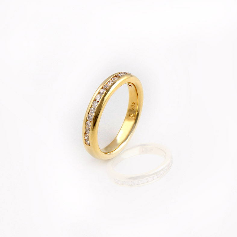 R024 gul guld Ring med 0,29 ct diamanter