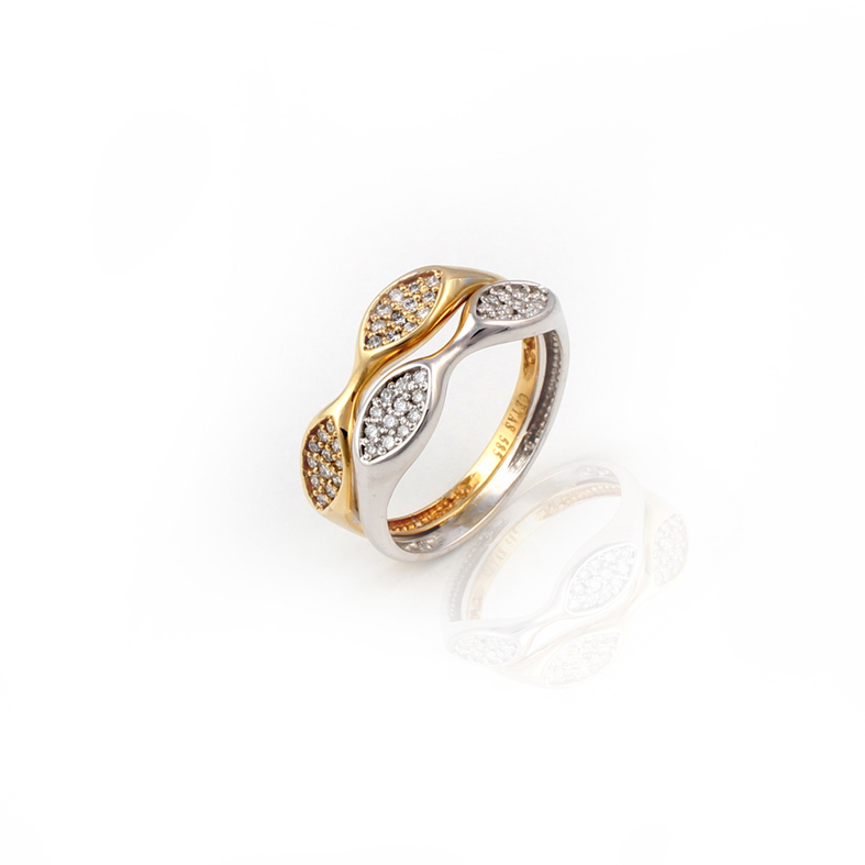R079 Bicolor Ring with 0.31ct Diamonds