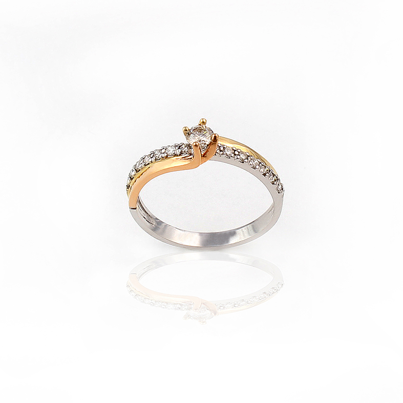 R081 Tříbarevný prsten s 0,40ct diamanty