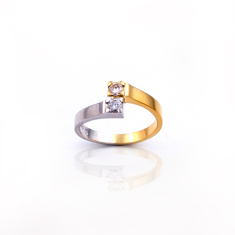 R085 Dvoubarevný prsten s 0,22ct diamanty