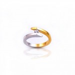 R091 Dvobojni prsten s dijamantom od 0,18 karata