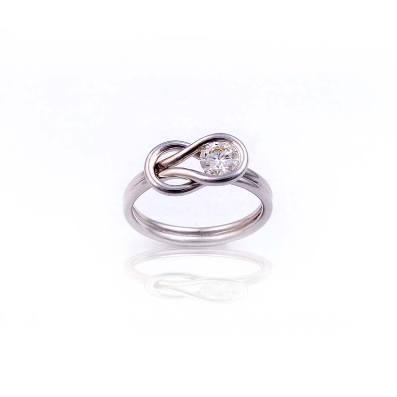 R092 wit goud Solitare ring met 0.62 Ct Diamond