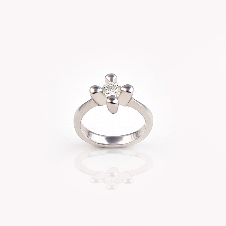 R102 hvitt gull Solitaire Ring med 0.54ct diamant