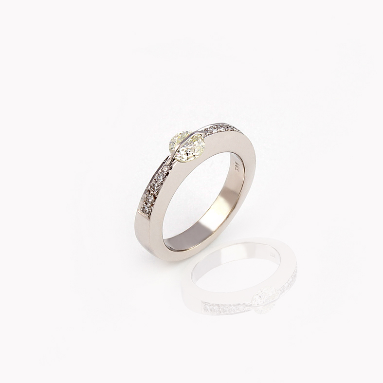R105 Weißgold Ring mit Diamanten