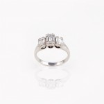 R106 prsteň z bieleho zlata s 0,70 karátovými diamantmi