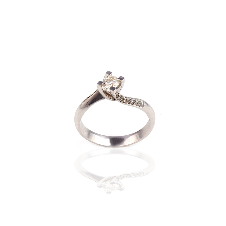 R108 Weissgold Ring 0,37 ct Diamanten