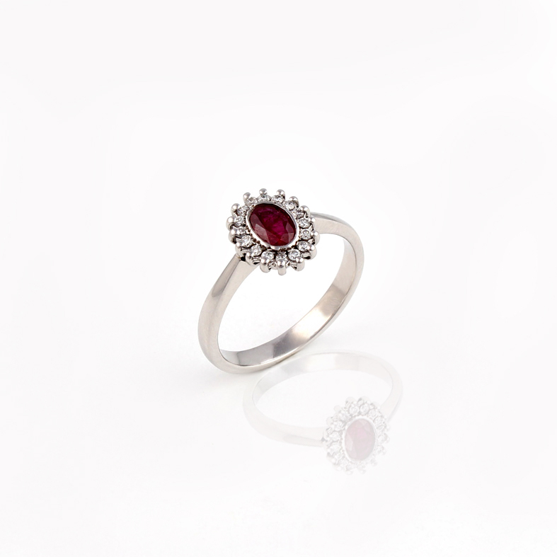 R110 White Gold Ring with 0.92ct Ruby and 0.16ct Diamonds