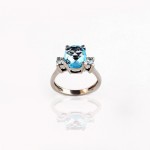 R111 Weissgold Ring mit 2,60 ct blauer Topas und 0,30 ct Diamant