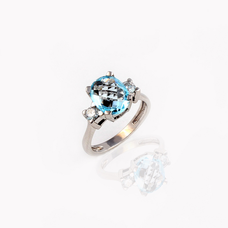 Anel de ouro branco R111 com topas azuis de 2,60 quilates e diamante de 0,30 quilates