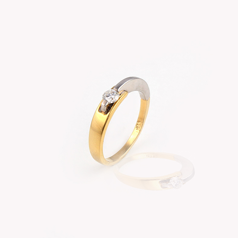 R136 dvoubarevný zlatý prsten s diamantem 0,21ct
