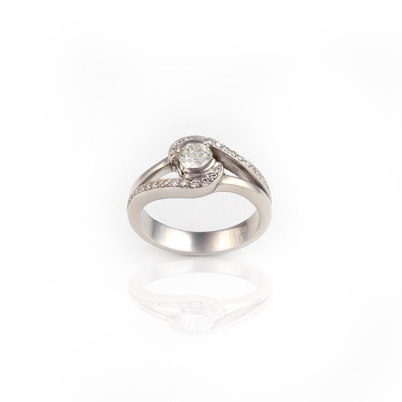Diamantový prsteň R149 z bieleho zlata s diamantom 0,70 ct
