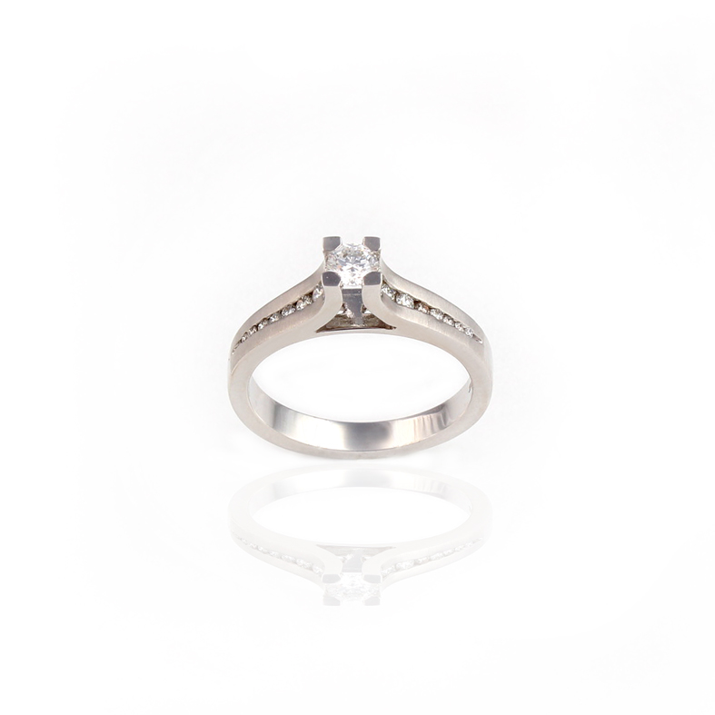 R153 White gold Ring with 0.41ct diamonds