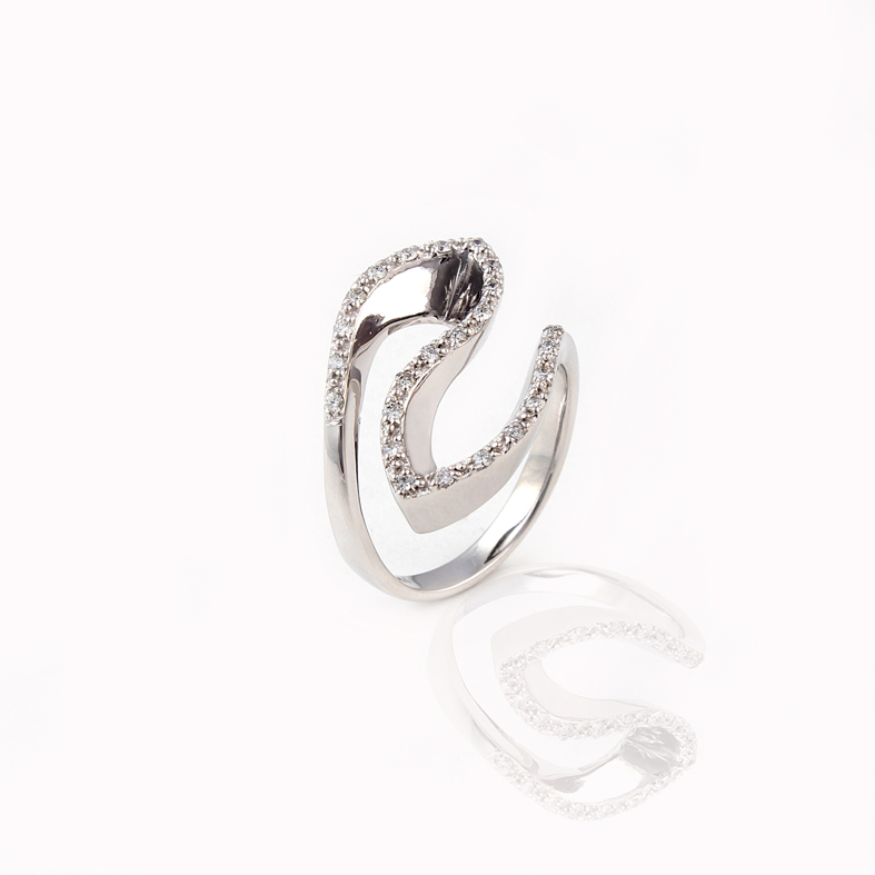R259 fehérarany gyűrű 0,38 karátos gyémántokkal