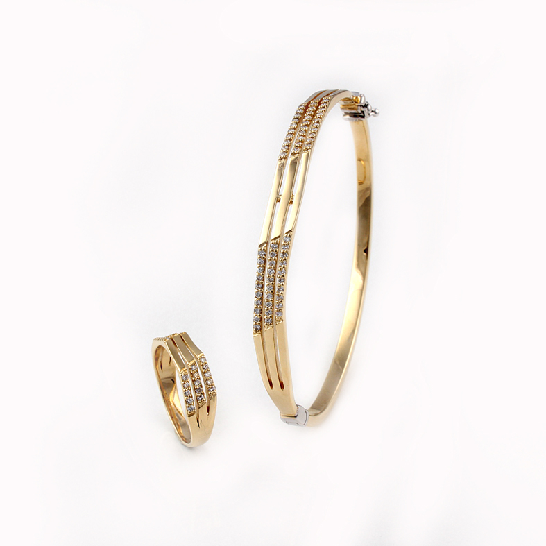Blzk003 Yellow Gold Armring With 0.43ct Diamonds