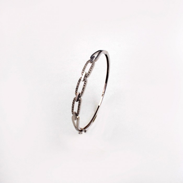 Blzk020 White gold Armring With 0.52ct Diamonds.