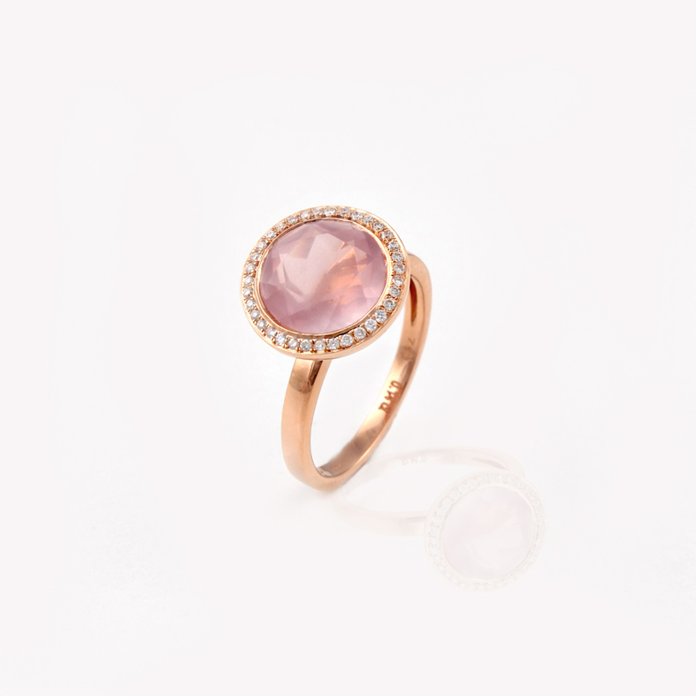 R246 Prsten od ružičastog zlata s dijamantima od 0,15 karata i ružičastim kvarcom.