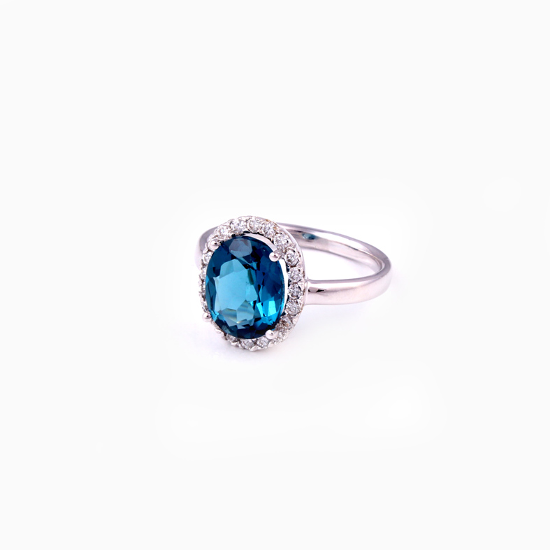 R415 Prsten z bílého zlata s 0,35ct diamanty a London Blue Topas.