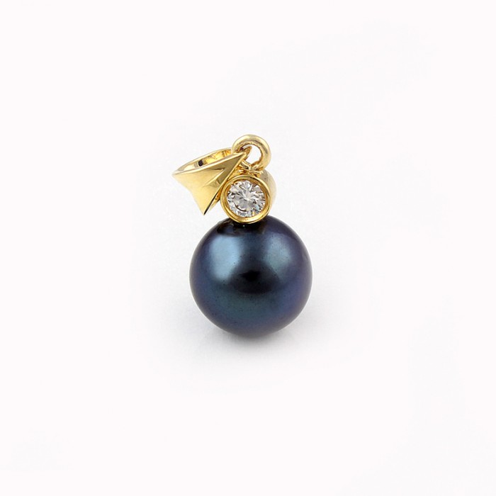 P008 Yellow Gold Pendent With Pearl and 0.10ct Diamond