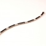 Blk 1975 White Gold Armband with 3.96ct Black and 1.24ct White Diamonds