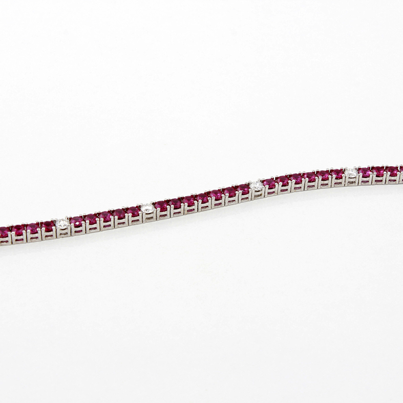 Blk Armband White Gold with 0.73ct Diamonds and 5.66ct Ruby