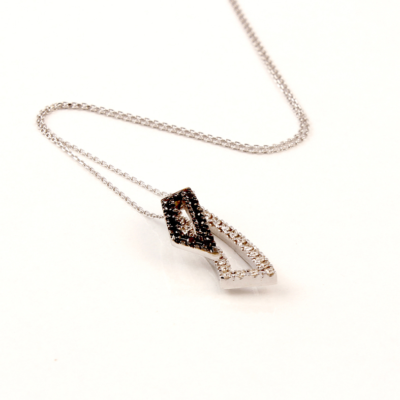 K082 ожерелье из белого золота с черным 0,13 ct и 0,23 ct белые алмазы