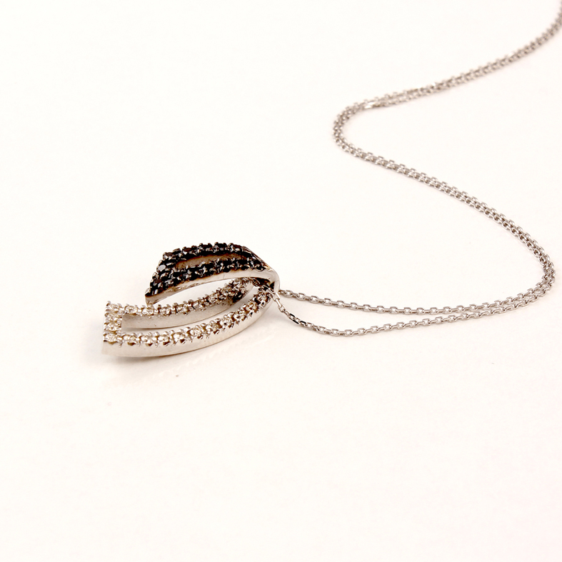 K082 White Gold Necklace with 0.13ct Black and 0.23ct White Diamonds