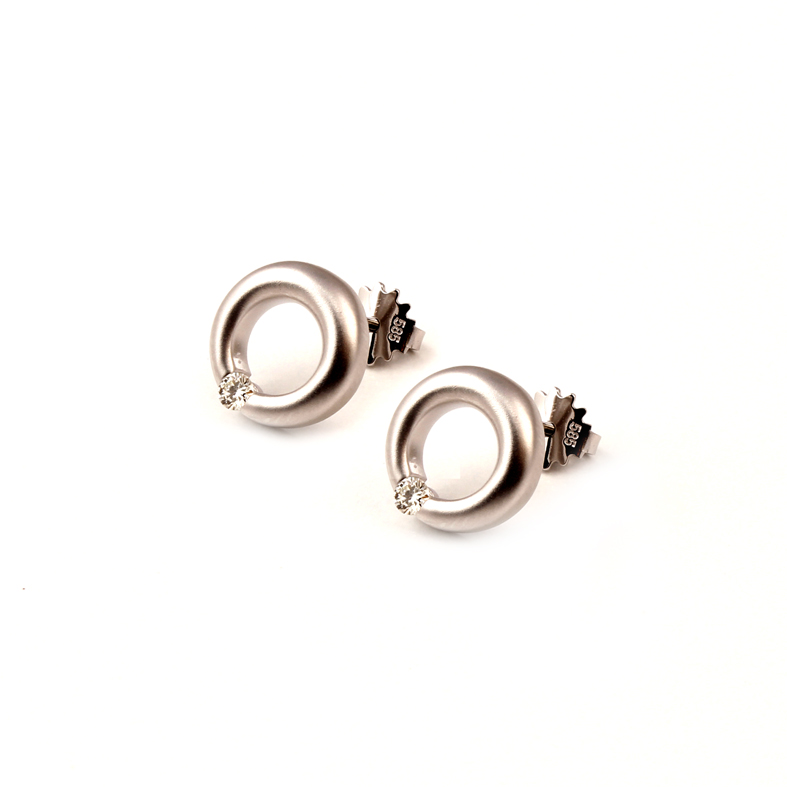 KP012 White gold Earrings With 0.16ct Diamonds.