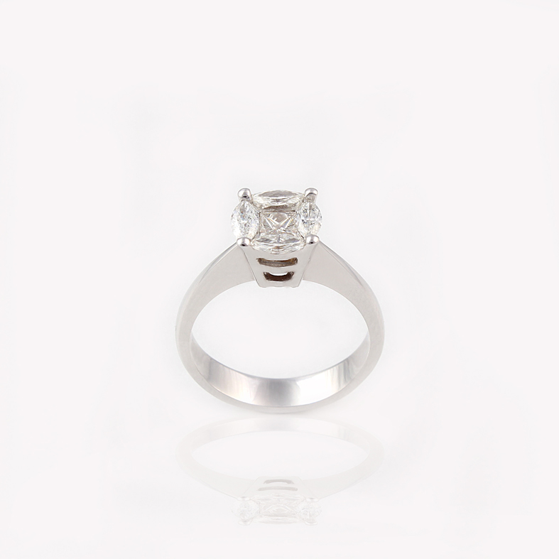 R017A-Weissgold-Ring mit 0,60 ct Diamanten