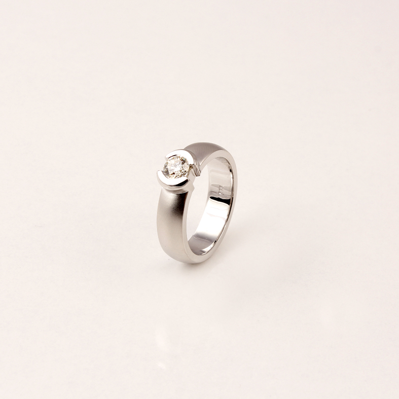 R019A fehérarany gyűrű 0,40 karátos gyémánttal
