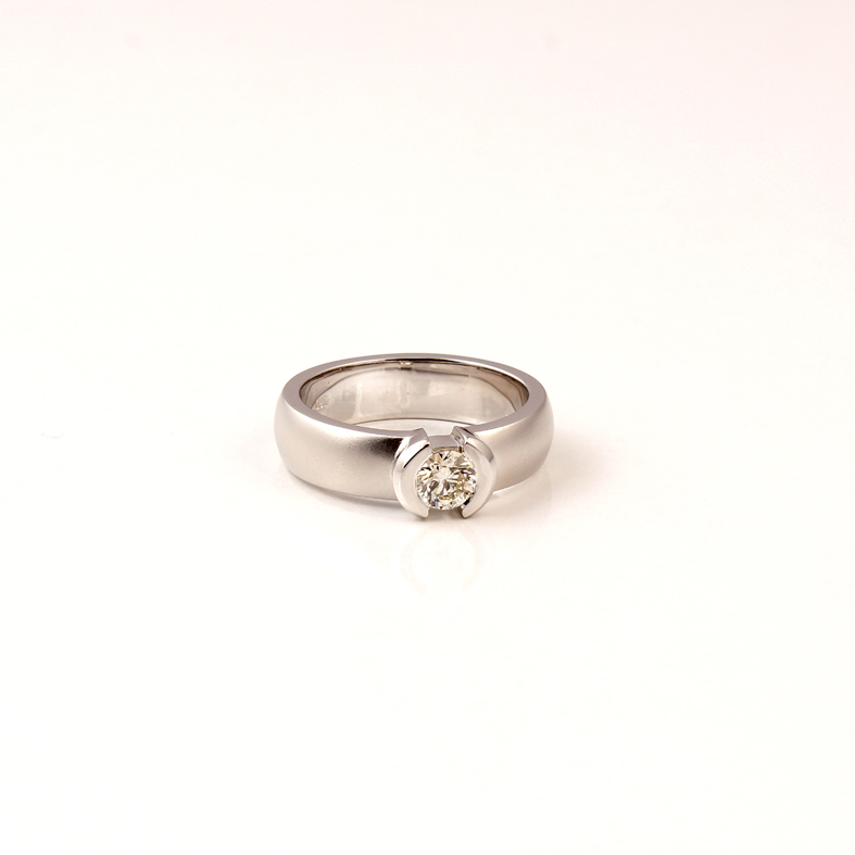 R019A hvid guld Ring med 0,40 ct diamant
