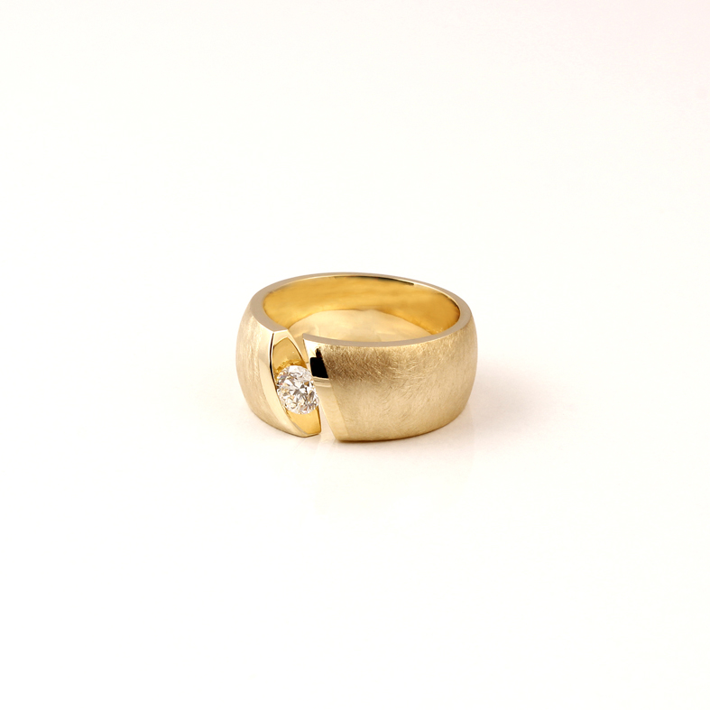 R021B prsteň zo žltého zlata s diamantom 0,41 ct
