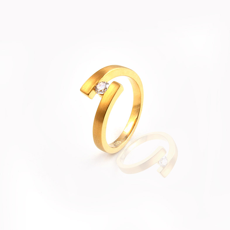 R023B geel gouden ring met 0.17 Ct Diamond