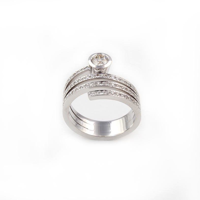 R02B Ring Weissgold mit 1,23 ct Diamanten