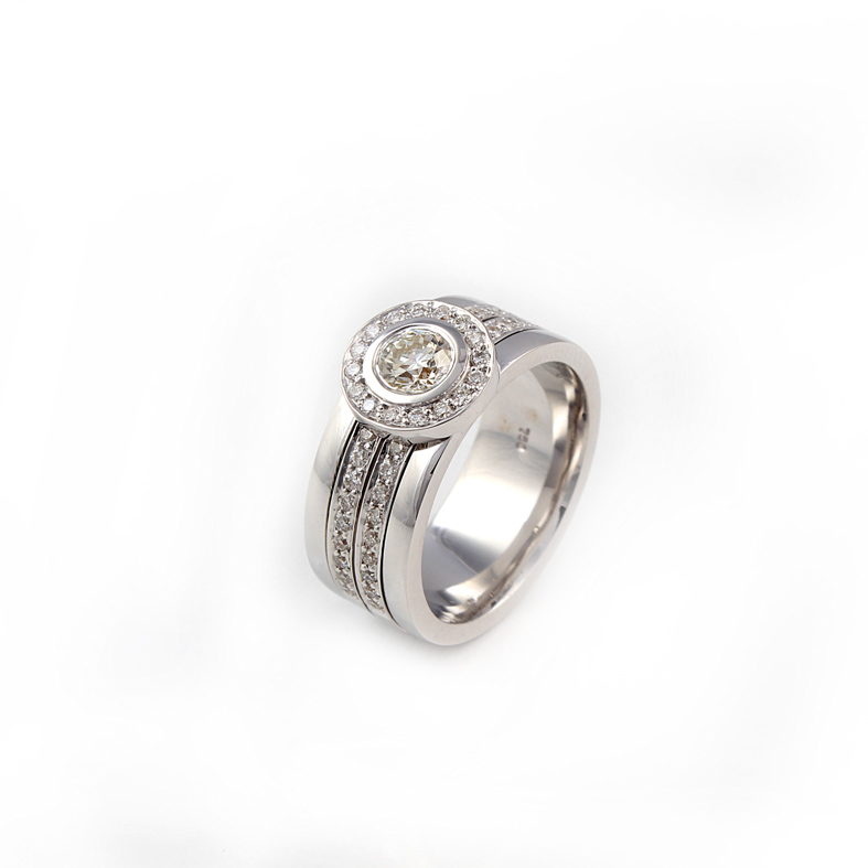 R05D White Gold Ring With 1.03ct Diamonds