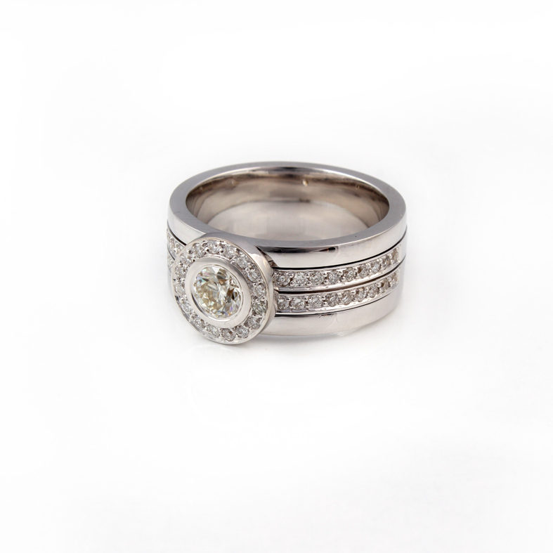 R05D White Gold Ring With 1.03ct Diamonds
