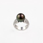R06A White Gold Ring With Pearl and 1.09ct Diamonds
