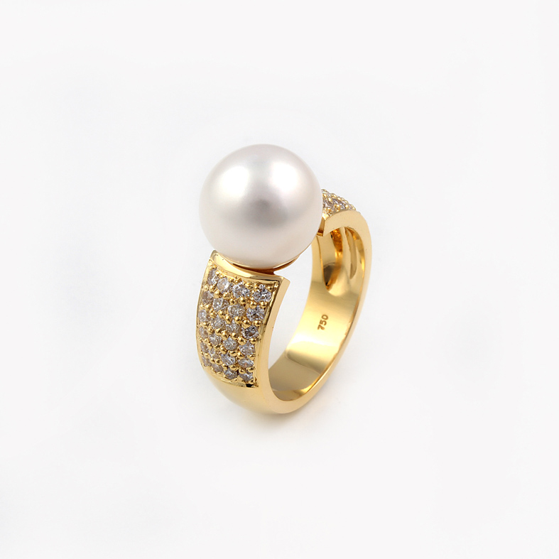 R06C žltý zlatý prsteň s perlou a 1,09 ct diamantmi