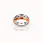 R070 Dwukolorowy pierścionek z białego i różowego złota z diamentami o masie 0,20 ct