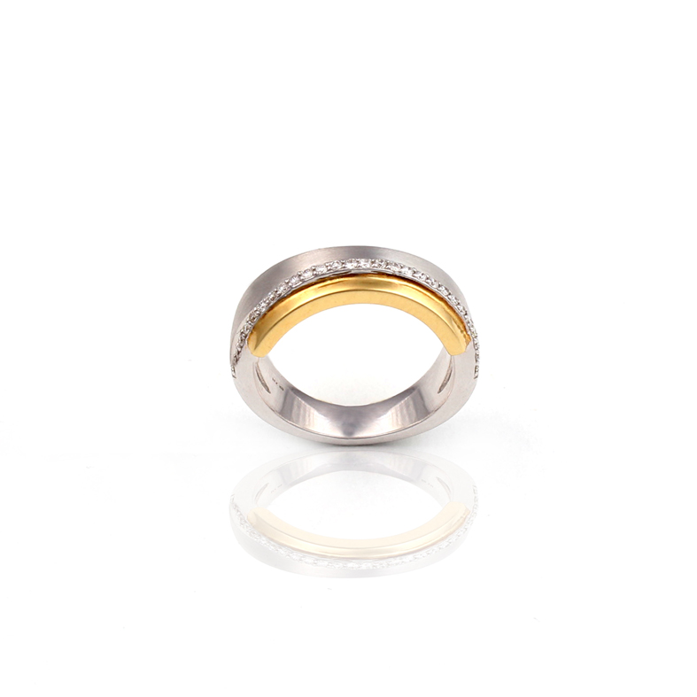 R071 Dvojfarebný prsteň s diamantmi 0,18ct.