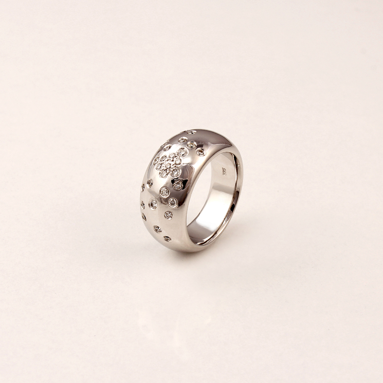 R08A fehérarany gyűrű 0,46 karátos gyémántokkal