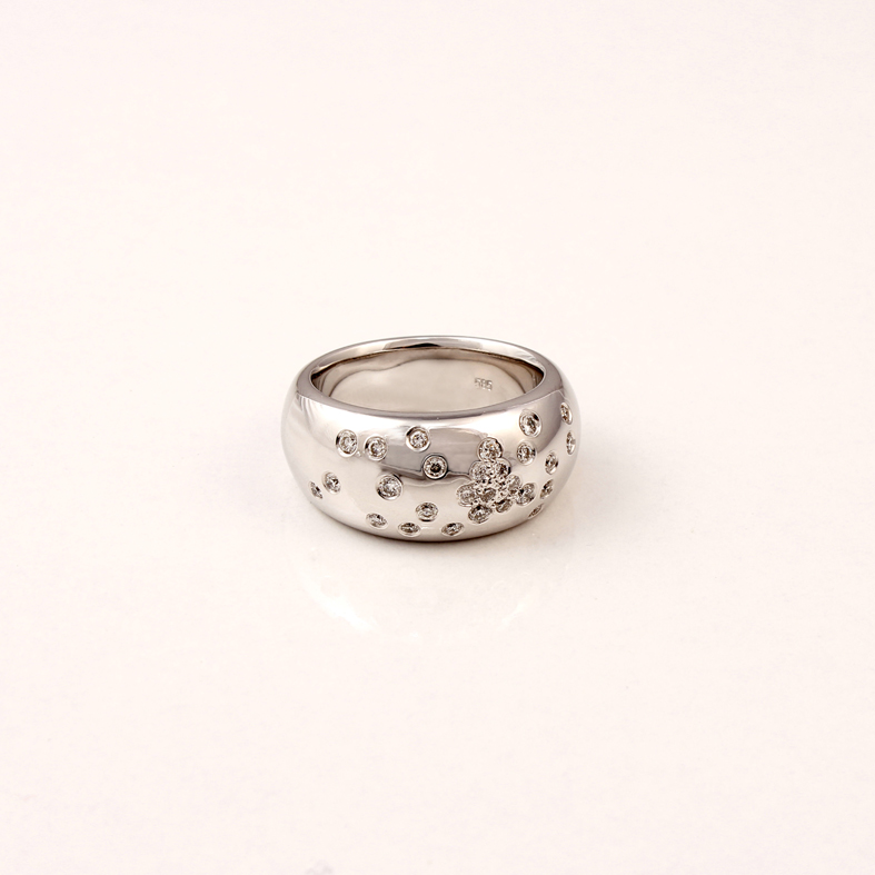 R08A hvitt gull Ring med 0,46 ct Diamonds