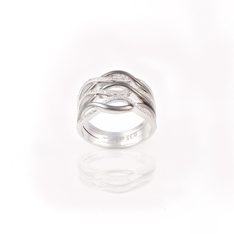 R187 hvitt gull Ring med 0,35 ct diamanter