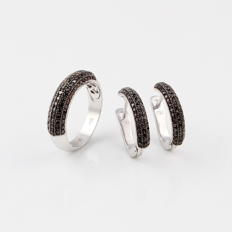KP03 White Gold Earring With 0.76ct Black Diamonds.