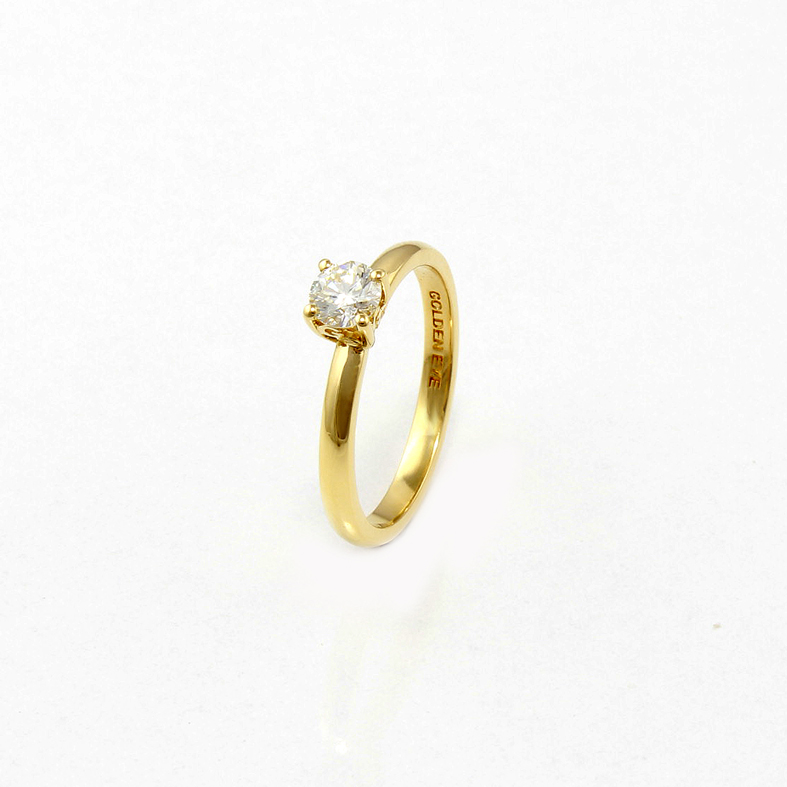R499 Gult gull Ring med 0.40ct diamant