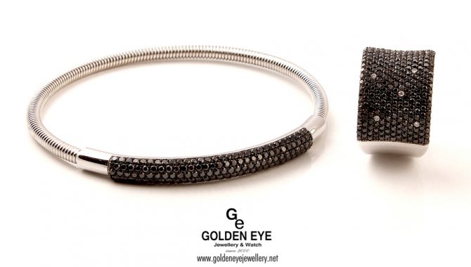 R505 hvitt gull Ring med 2,60 ct sort og 0,06 ct hvite diamanter.