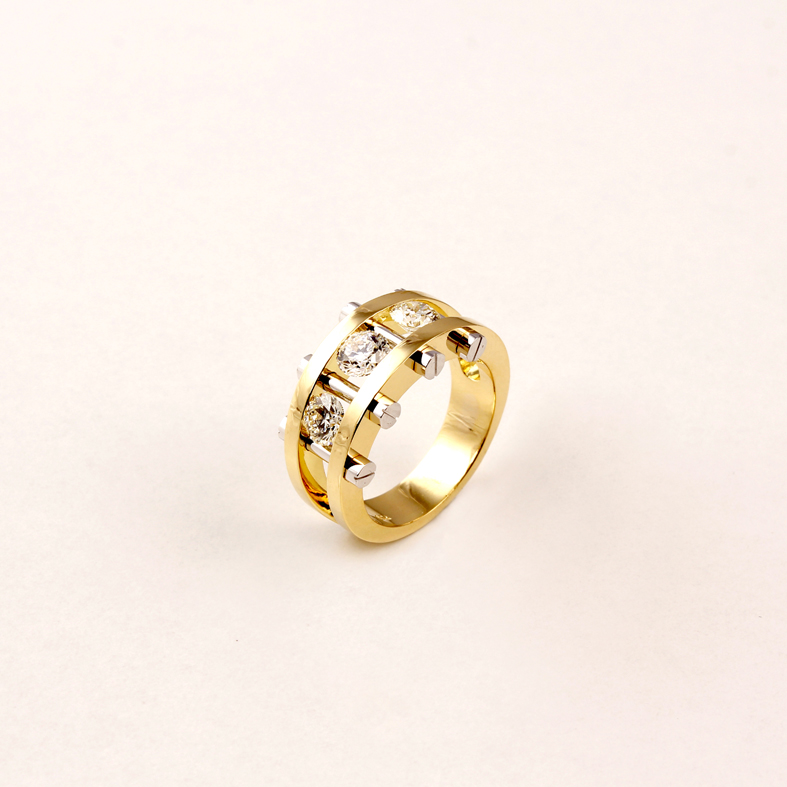 R506 weiß und gelb Gold Ring mit 1,31 ct Diamanten