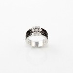 R540 fehérarany gyűrű 0,41 karátos fekete és 0,28 karátos fehér gyémánttal