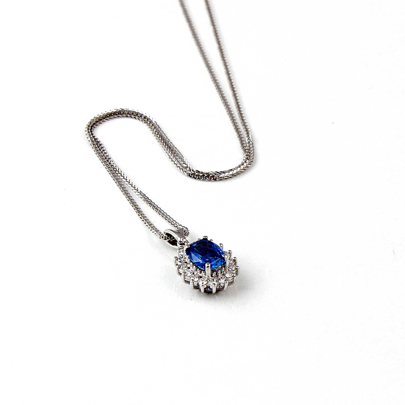 G02A hvid guld hængende med blå Saphire og diamanter